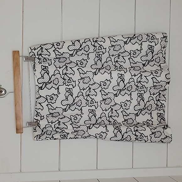 JONES WESR size 10 white with black embroidery midi skirt - Picture 2 of 6